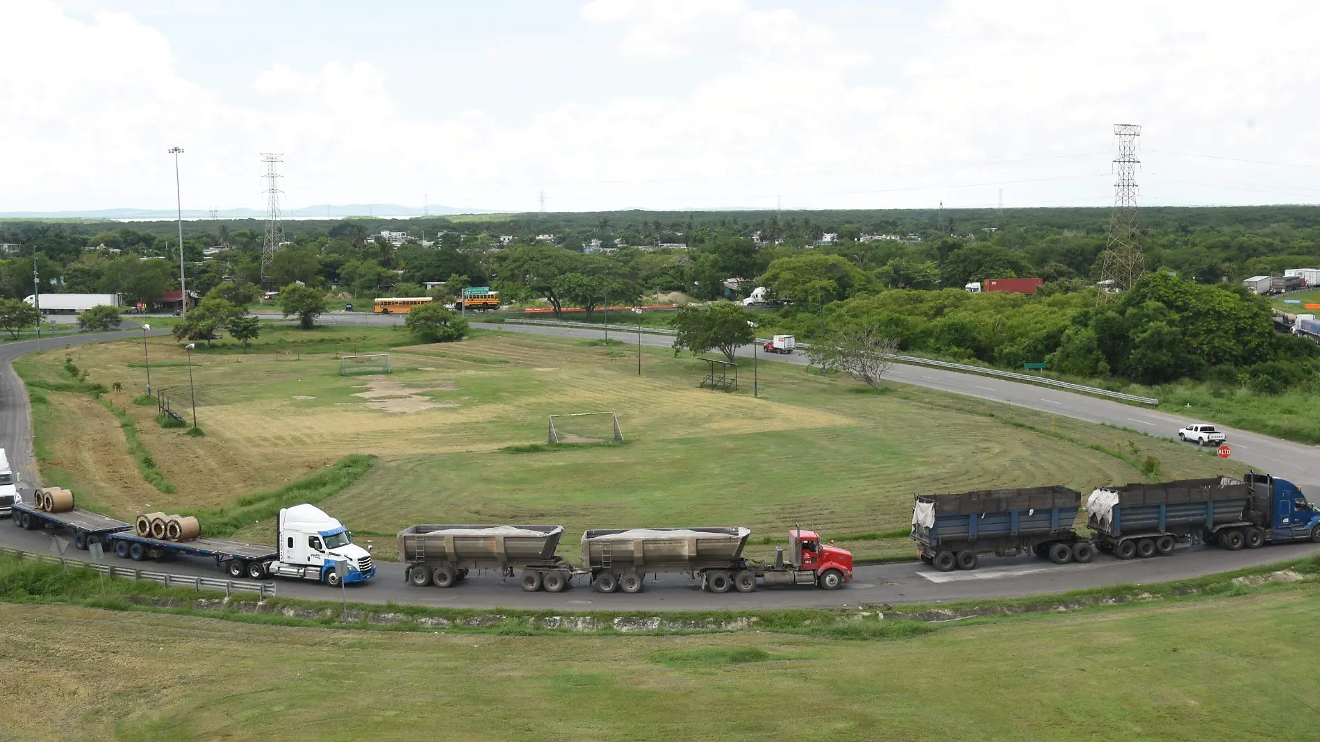 Obras en el Libramiento Poniente de Tampico causan caos vial para ingresar de Veracruz a Tamaulipas